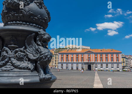 Palazzo Salerno an der Piazza Del Plebiscito, Neapel, Kampanien, Italien Stockfoto