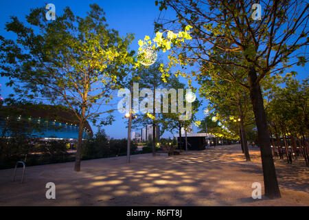 Queen Elizabeth Olympic Park bei Nacht, London, England, Großbritannien Stockfoto