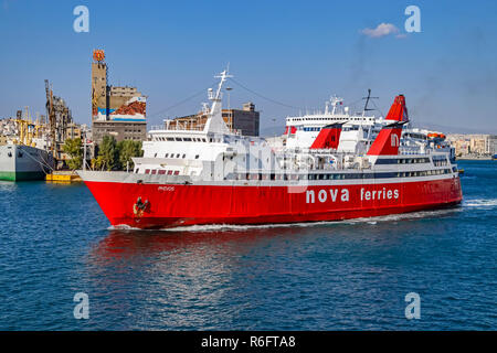 Nova Fähren phivos im Hafen von Piräus Athen Griechenland Europa Stockfoto