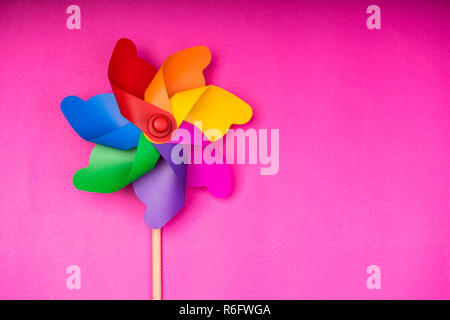 Windmühle auf dem rosa Stockfoto