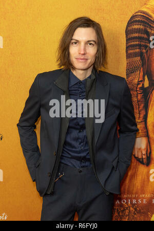 Ian Mellencamp besucht die New York Premiere von "Mary Queen of Scots" in Paris Theater (Foto von Lew Radin/Pacific Press) Stockfoto