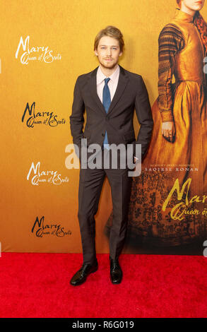 Joe Alwyn besucht die New York Premiere von "Mary Queen of Scots" in Paris Theater (Foto von Lew Radin/Pacific Press) Stockfoto