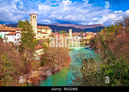 Cividale del Friuli auf die Klippen des Natisone River Canyon Stockfoto