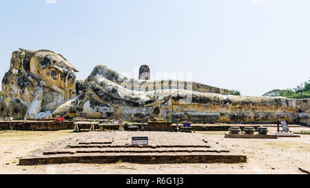 Phra Buddhasaiyart liegenden Buddha im Wat Lokayasutharam, Ayutthaya Historical Park, Thailand Stockfoto