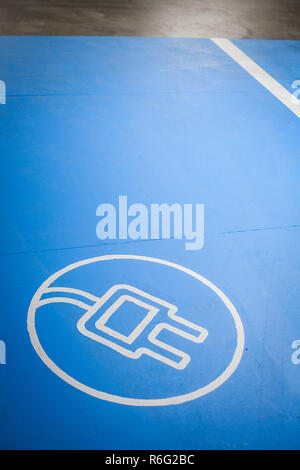 Elektroauto aufladen Ort Stockfoto