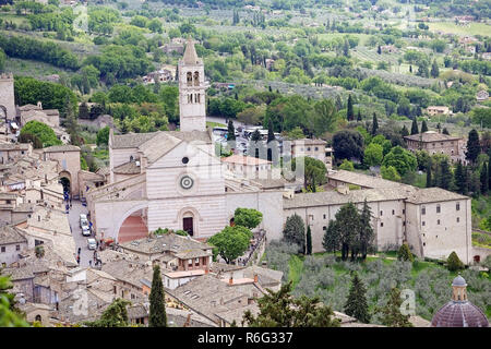 Kathedrale der hl. Klara in Assisi, Umbrien, Italien Stockfoto