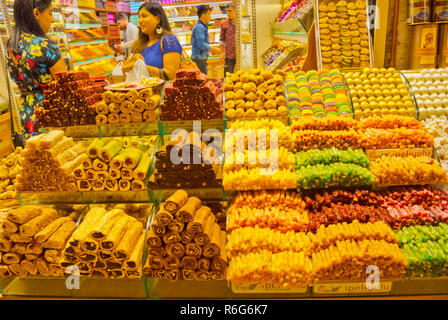 Turkish Delight Shop, Misir Carsisi, Spice Bazaar, Fatih, Istanbul, Türkei, Eurasien Stockfoto