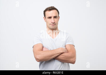 Porträt einer attraktiven Reifen italienische Mann, neutral entspannt und ernst. Stockfoto