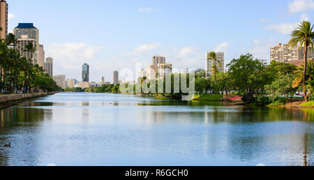 Ala Wai Canal, langen Gewässer entlang der Länge des Waikiki Stockfoto