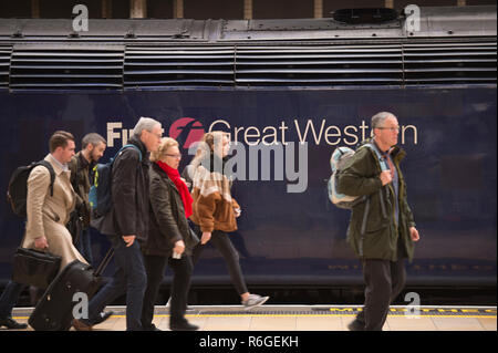 Dezember 2018. First Great Western Klasse 43 (HST) Ankunft am Paddington Bahnhof Terminus in London, UK. Stockfoto