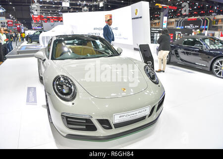 NONTHABURI - 28. NOVEMBER: Porsche 911 Carrera 4 GTS Auto auf Anzeige an der 35th Thailand International Motor Expo am 28. November 2018 in Pusan, T Stockfoto