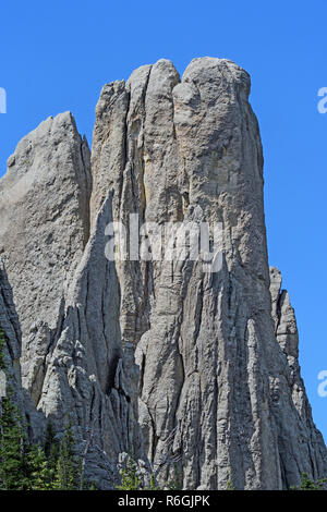 Spektakuläre Monolith in den Bergen Stockfoto