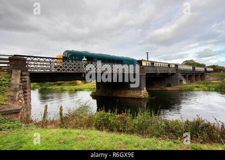 Klasse 45, Peak Nr. 45041, Nene Valley Railway, Wansford Station, Peterborough, Cambridgeshire, England Stockfoto