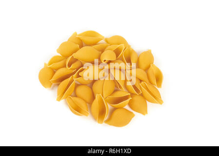 Conchiglioni Pasta, auf einem weißen Hintergrund. Stockfoto