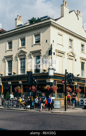 London/Großbritannien - 21. Juli 2018: Der Graf von Lonsdale Pub auf der Portobello Road in Notting Hill, London, UK Stockfoto