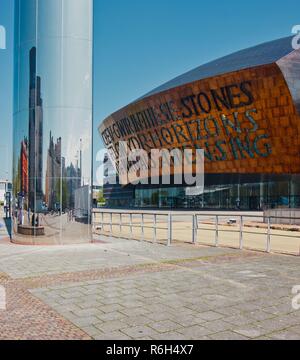 Wales Millennium Centre, Cardiff Bay, Cardiff, Wales, Vereinigtes Königreich Stockfoto