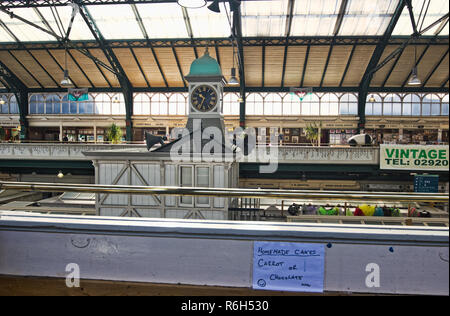 Innenraum des denkmalgeschützten Markt Cardiff, Cardiff Central Market, Burgviertel, Cardiff, Wales, Vereinigtes Königreich Stockfoto