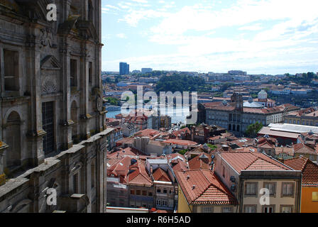 Blick von der Kirche von St. Lawrence Fluss Douro, die Einheimischen es die Igreja dos Grilos, was bedeutet, dass die Cricket Kirche nennen Stockfoto