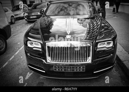 Paris, Frankreich, 26. September, 23, 2017: Luxus Sportwagen rolls royce Rolls Royce Ghost Farbe auf der Straße in Paris geparkt. rolls royce Rolls-Royce ist bekannt teuren Auto Marke Car Stockfoto