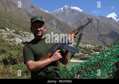 Auf dem Set von einem Bollywood Krieg Film in Chitkul, Kinnaur, Himachal Pradesh, Indien, Verdopplung wie Kaschmir. Stockfoto