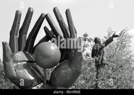 MEMENTO PARK, Ungarn - 04 Mai 2008. Memento Park ist ein Freilichtmuseum mit Statuen aus der kommunistischen Ära 10 km weit von Budapest, Ungarn. Stockfoto