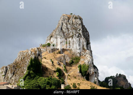 Berg Schloss, ansonsten wie die "Pizzo von Caltabellotta', in Caltabellota, Sizilien, Italien Stockfoto