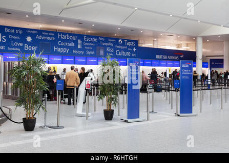 British Airways Check-in, Gatwick Airport South Terminal, Gatwick Airport Großbritannien Stockfoto