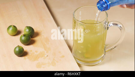 Die Zitrusfrüchte trinken Trinken Stockfoto