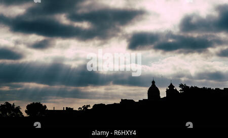 Silhouette der nationalen Pantheon in Lissabon, Portugal. Stockfoto