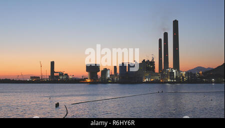 Power Station in Lamma Insel von Hongkong bei Sonnenuntergang Stockfoto