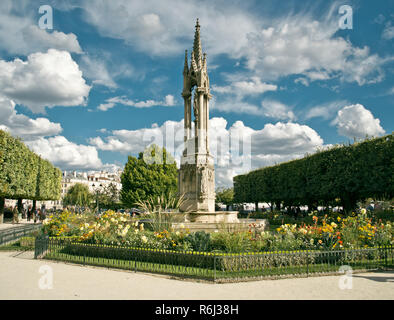 Brunnen der Jungfrau von Square Jean XXIII in Paris Stockfoto