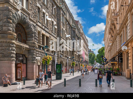 Geschäfte auf mikonkatu Straße im Stadtzentrum, Helsinki, Finnland Stockfoto