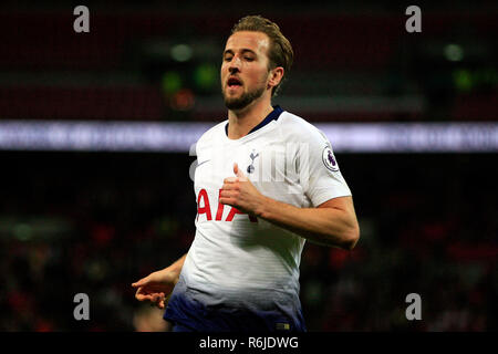 London, Großbritannien. 05 Dez, 2018. Harry Kane von Tottenham Hotspur in Aktion. EPL Premier League match, Tottenham Hotspur v Southampton im Wembley Stadion in London am Mittwoch, den 5. Dezember 2018. Dieses Bild dürfen nur für redaktionelle Zwecke verwendet werden. Nur die redaktionelle Nutzung, eine Lizenz für die gewerbliche Nutzung erforderlich. Keine Verwendung in Wetten, Spiele oder einer einzelnen Verein/Liga/player Publikationen. pic von Steffan Bowen/Andrew Orchard sport Fotografie/Alamy Live news Credit: Andrew Orchard sport Fotografie/Alamy leben Nachrichten Stockfoto