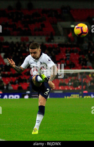 London, Großbritannien. 05 Dez, 2018. Kieran Trippier von Tottenham Hotspur in Aktion. EPL Premier League match, Tottenham Hotspur v Southampton im Wembley Stadion in London am Mittwoch, den 5. Dezember 2018. Dieses Bild dürfen nur für redaktionelle Zwecke verwendet werden. Nur die redaktionelle Nutzung, eine Lizenz für die gewerbliche Nutzung erforderlich. Keine Verwendung in Wetten, Spiele oder einer einzelnen Verein/Liga/player Publikationen. pic von Steffan Bowen/Andrew Orchard sport Fotografie/Alamy Live news Credit: Andrew Orchard sport Fotografie/Alamy leben Nachrichten Stockfoto