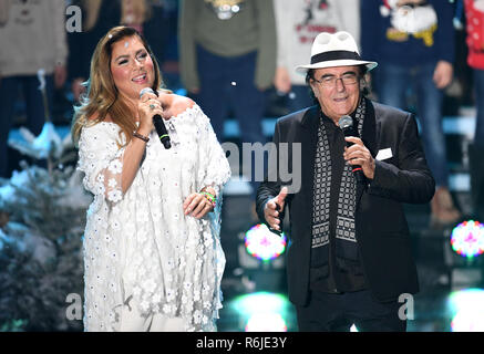 05. Dezember 2018, Bayern, München: Al Bano und Romina Power, Musiker Duo, auf den TV spenden Gala" Die schönsten Christmas hits". Die Sendung wird live im ZDF übertragen. Foto: Tobias Hase/dpa Stockfoto