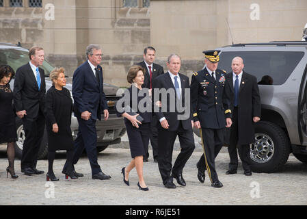 Washington DC, USA. 5. Dez 2018. Trauerfeier für George HW Bush-December 6,- die Bush Familie kommt an Washington National Cathedral für die trauerfeier von George H. W. Bush Credit: Donovan Mark/Alamy leben Nachrichten Stockfoto