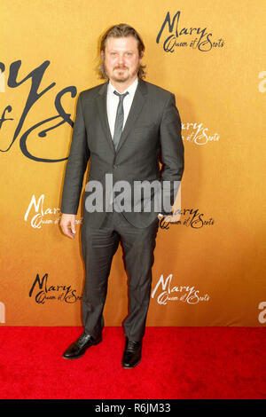 New York, USA. 4. Dez, 2018. Beau Williamon besucht die New York Premiere von "Mary, Königin der Schotten" an der Pariser Theater in New York City am 4. Dezember 2018. Quelle: Jeremy Burke/Alamy leben Nachrichten Stockfoto