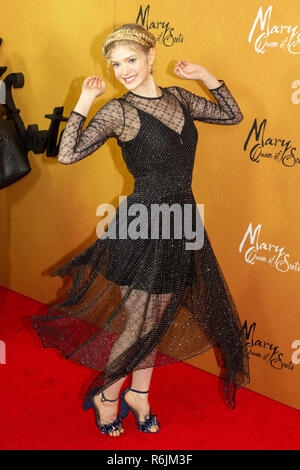 New York, USA. 4. Dez, 2018. Elena Kampouris besucht die New York Premiere von "Mary, Königin der Schotten" an der Pariser Theater in New York City am 4. Dezember 2018. Quelle: Jeremy Burke/Alamy leben Nachrichten Stockfoto