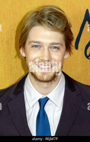 New York, USA. 4. Dez, 2018. Schauspieler Joe Alwyn besucht die New York Premiere von "Mary, Königin der Schotten" an der Pariser Theater in New York City am 4. Dezember 2018. Quelle: Jeremy Burke/Alamy leben Nachrichten Stockfoto