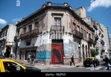 02. Dezember 2018, Argentinien, Buenos Aires: Street Scene im Viertel San Telmo in Buenos Aires. Foto: Ralf Hirschberger/dpa Stockfoto