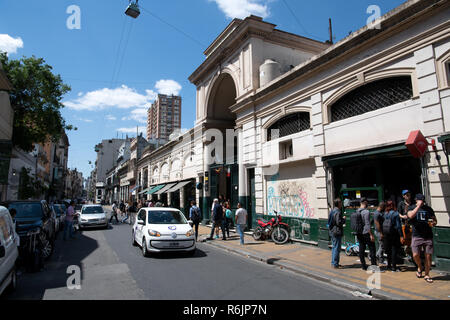 02. Dezember 2018, Argentinien, Buenos Aires: Street Scene im Viertel San Telmo in Buenos Aires. Foto: Ralf Hirschberger/dpa Stockfoto