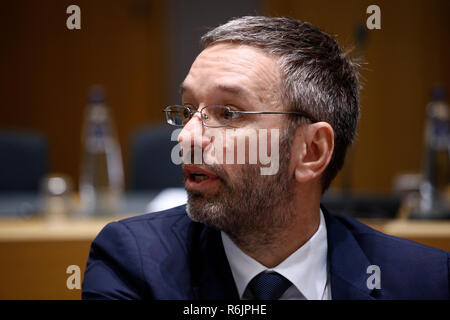 Brüssel, Belgien. 6 Dez, 2018. Herbert Kickl, Innenminister der Republik Österreich kommt in ein Rat für Justiz und Inneres der EU teilzunehmen. Credit: ALEXANDROS MICHAILIDIS/Alamy leben Nachrichten Stockfoto