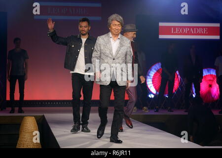 Japanischer journalist Shuntaro Torigoe Spaziergänge auf der Landebahn während japanische Mode der Marke "LEOPADRE' Launch Party in Tokyo, Japan, am 5. Dezember 2018. Credit: motoo Naka/LBA/Alamy leben Nachrichten Stockfoto