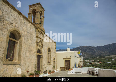 April 2, 2017 - Chania, Kreta, Griechenland - Panagia Kloster Chrysoskalitissa ist christlich-orthodoxe Kloster im 17. Jahrhundert erbaut, itâ € ™ s auf der Insel Kreta in Griechenland gelegen und 70 Kilometer südwestlich von der Stadt Chania entfernt. Das Kloster wurde auf einem Felsen mit mediterraner Architektur erbaut, mit Blick auf das Libysche Meer. Das Kloster der Heiligen Dreifaltigkeit und 1352 Jungfrau Maria gewidmet. In der Nähe des Klosters befindet sich die berühmte Elafonisi exotischen Strand, der Tatsache, dass es für Touristen sehr beliebt, sie zu besuchen. (Bild: © Nicolas Economou/SOPA Bilder über ZUMA Draht) Stockfoto