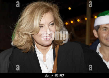 Paris, Frankreich. 5 Dez, 2018. Valérie Trierweiler - Start der Kampagne Grüne Weihnachtsmänner 2018 der Französischen Secours Populaire am Musée des Arts forains am 5. Dezember 2018 in Paris, Frankreich. Quelle: Bernard Menigault/Alamy leben Nachrichten Stockfoto