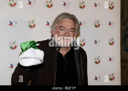 Paris, Frankreich. 5 Dez, 2018. Schauspieler Christian Rauth - Start der Kampagne Grüne Weihnachtsmänner 2018 der Französischen Secours Populaire am Musée des Arts forains am 5. Dezember 2018 in Paris, Frankreich. Quelle: Bernard Menigault/Alamy leben Nachrichten Stockfoto