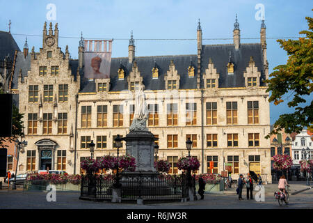 Statue von Margarete von Österreich in der Grote Markt (Hauptplatz), Mechelen, Belgien Stockfoto