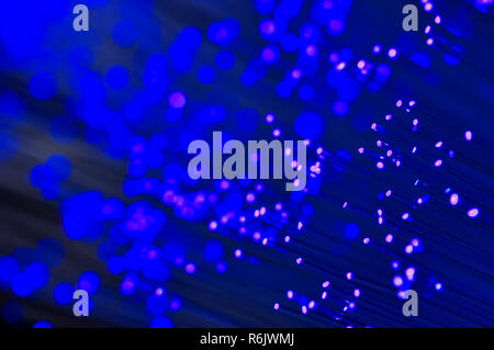 Fiber Optik in Blau, hautnah mit Bokeh Stockfoto