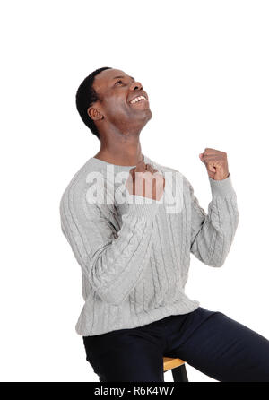 Happy afrikanischer Mann mit den Fäusten suchen Stockfoto