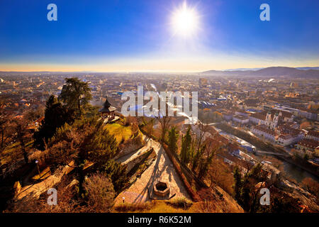 Grazer Innenstadt und Mur Antenne Sunset View Stockfoto